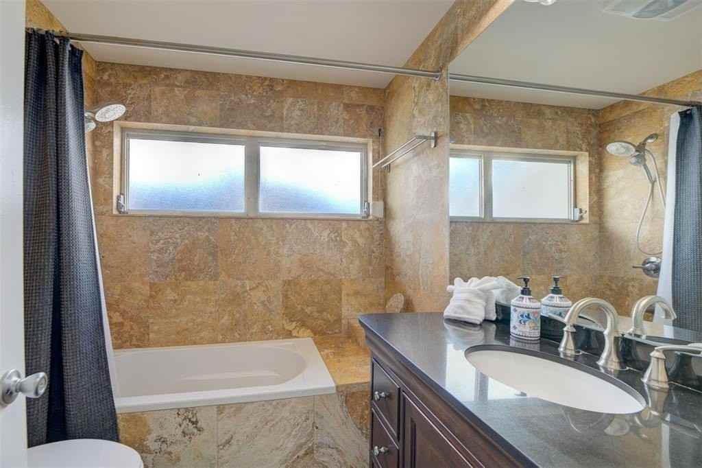 1951 Nw 33rd St - Photo 5 of 12