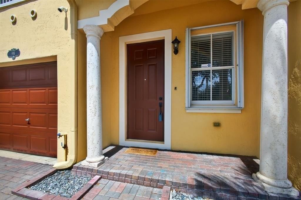 981 Southwest 149th Court - Photo 2 of 50