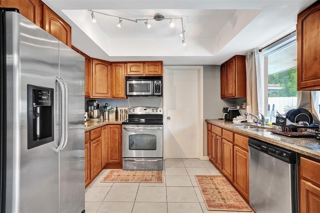 6210 Northeast 21st Road - Photo 6 of 33