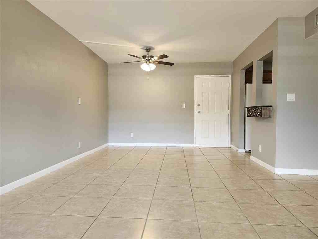 475 Se 8th St #117 - Photo 4 of 33