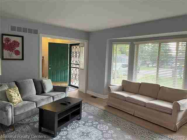 2759 Dearborn Ave - Photo 4 of 27