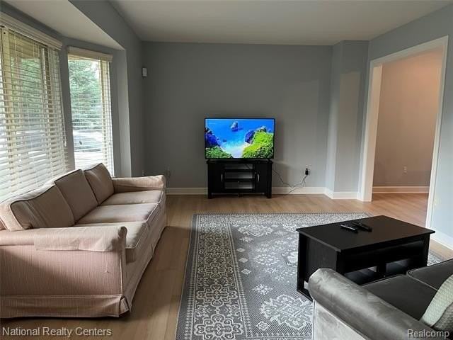 2759 Dearborn Ave - Photo 5 of 27