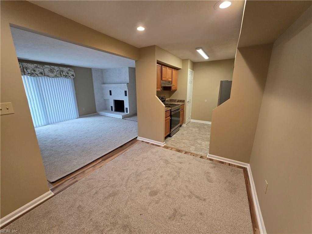 4003 Governors Sq #8 - Photo 7 of 30