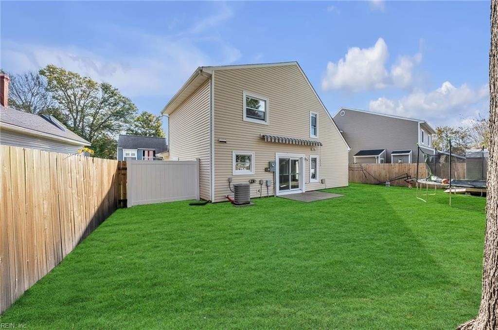 5028 Halwell Dr - Photo 5 of 34