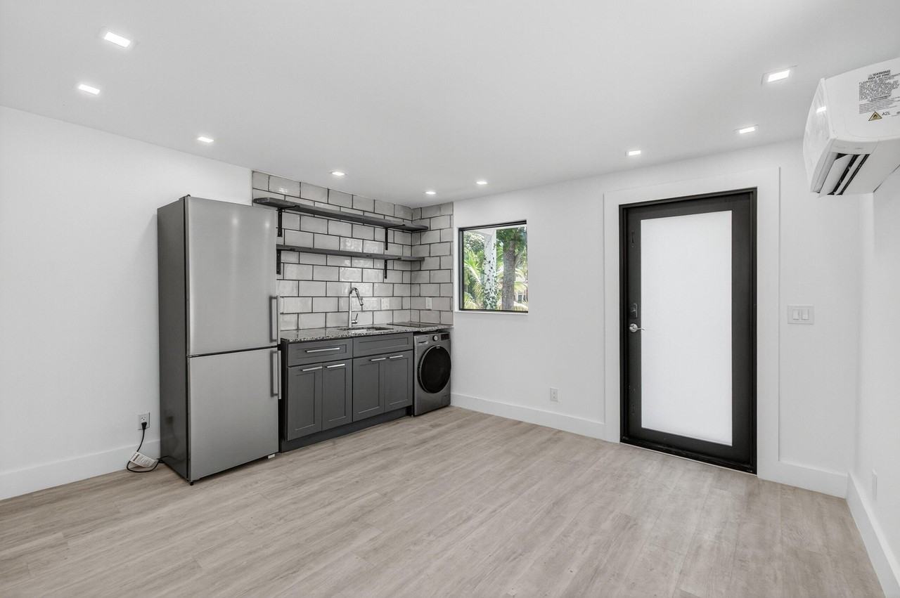 515 Nw 1st St #1 - Photo 5 of 35