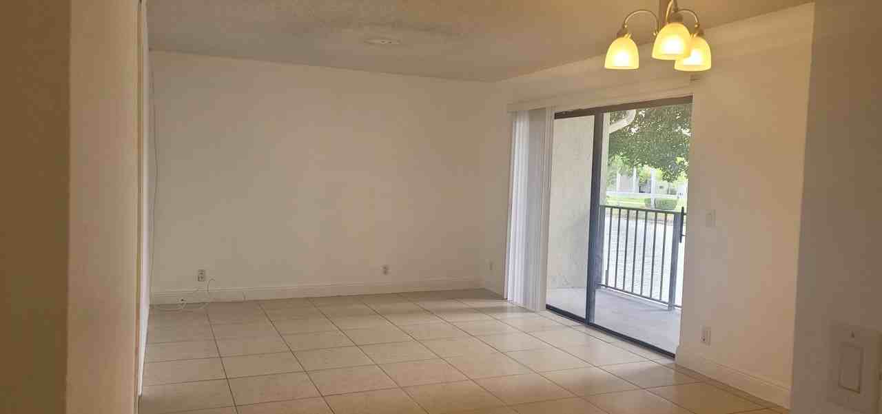 1523 Lake Crystal Drive #E - Photo 4 of 27