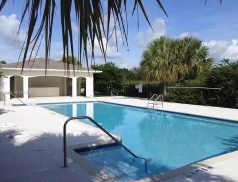 1520 Las Villas Boulevard - Photo 2 of 14