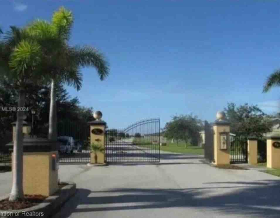 1520 Las Villas Boulevard - Photo 3 of 14