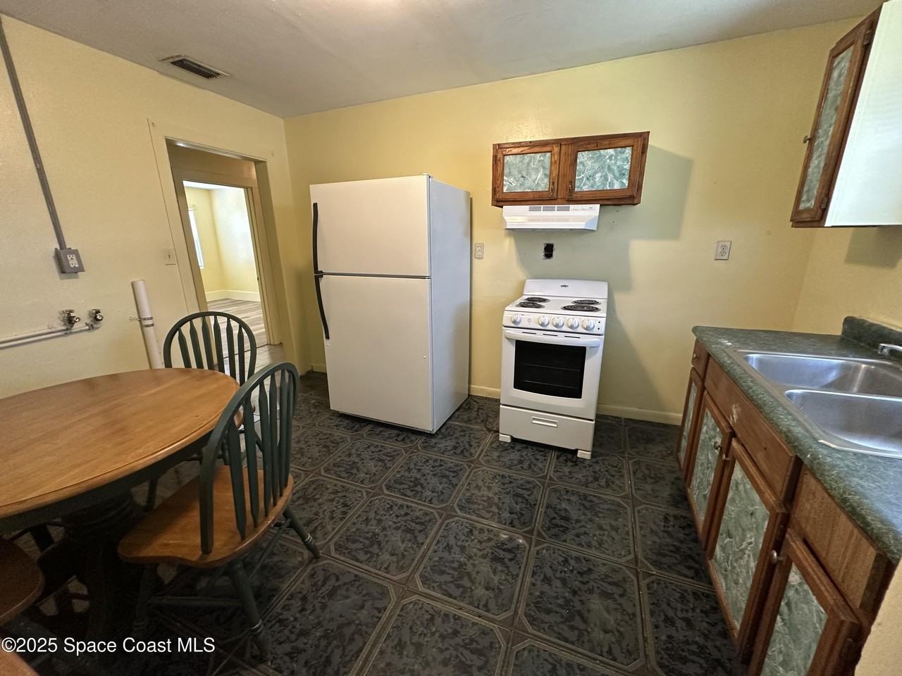 1057 S Deleon Ave Unit B #B - Photo 4 of 10