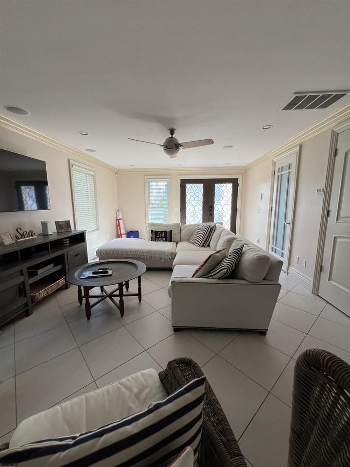 13 S Clermont Ave - Photo 3 of 26