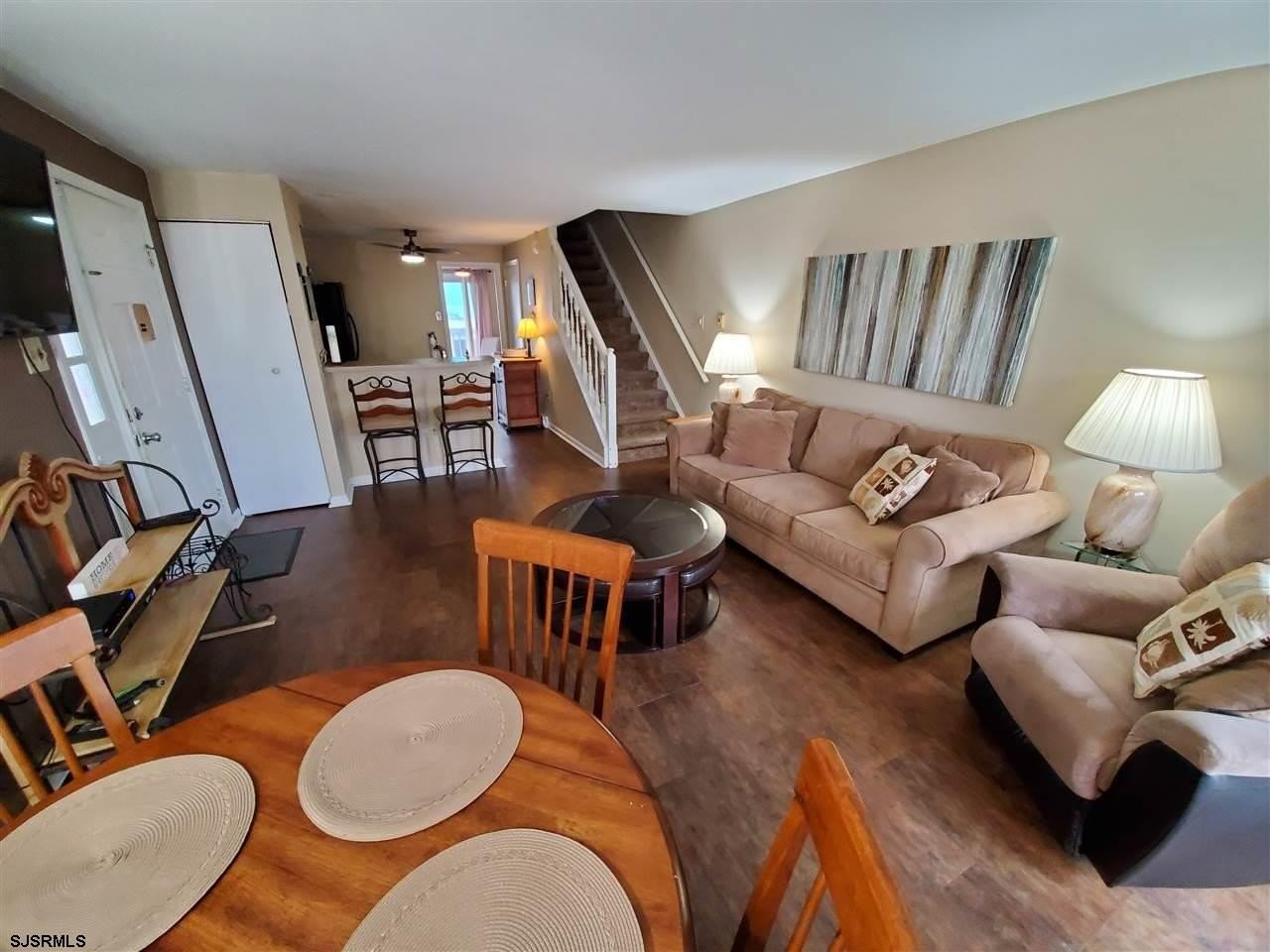 9720 Winchester Ave - Photo 3 of 25