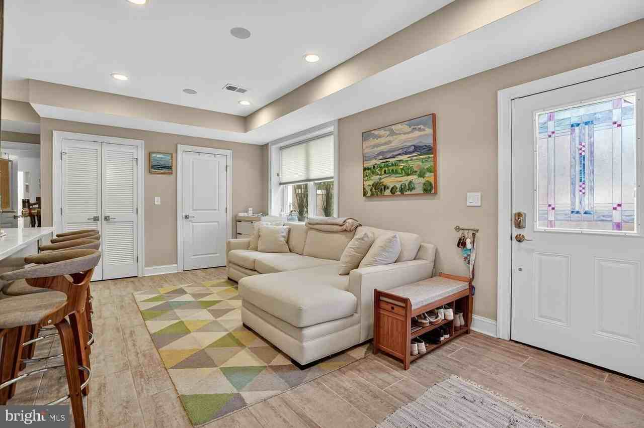 1014 10th Street Northeast #1 - Photo 3 of 28