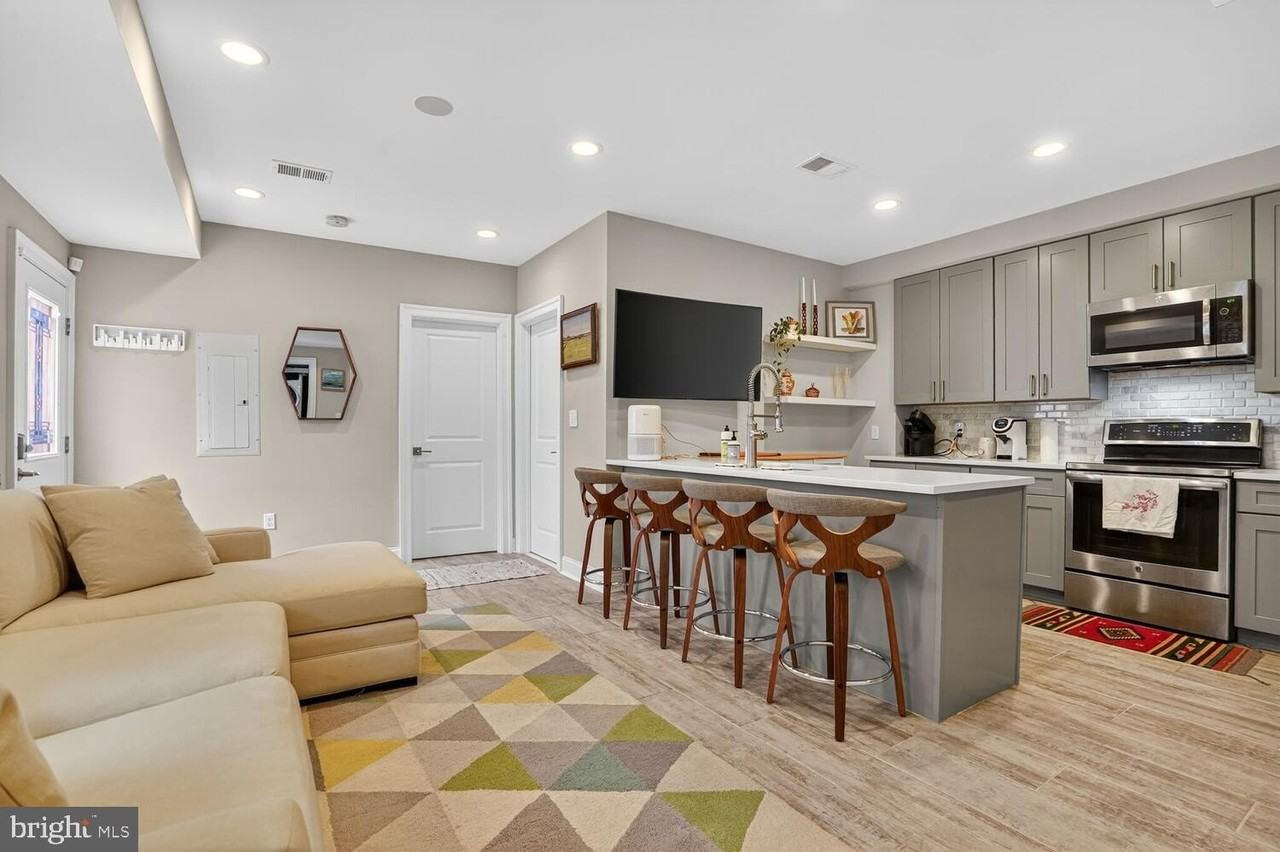 1014 10th Street Northeast #1 - Photo 6 of 28