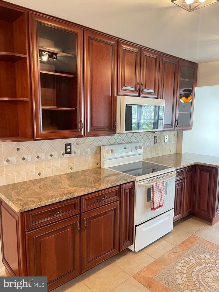 2313 Westport Ln - Photo 5 of 34