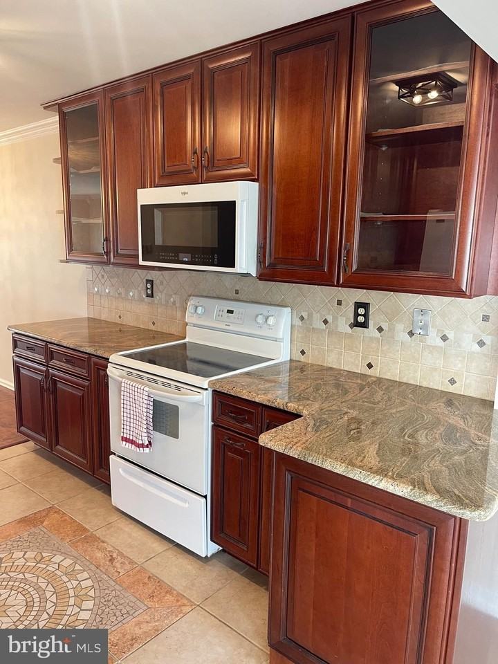 2313 Westport Ln - Photo 7 of 34