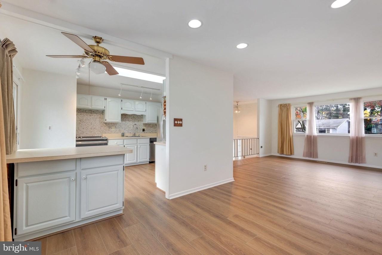 852 Birchwood Ct - Photo 5 of 30