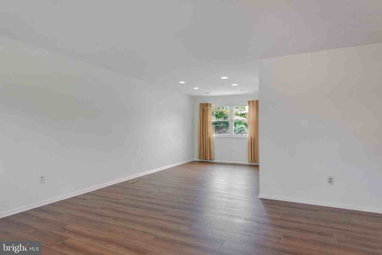 852 Birchwood Ct - Photo 6 of 30