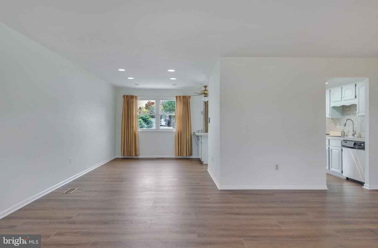 852 Birchwood Ct - Photo 7 of 30