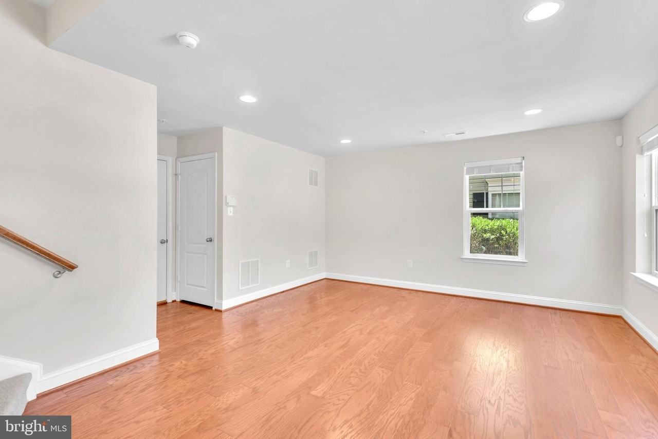 617 S Cherry Grove Ave - Photo 6 of 31