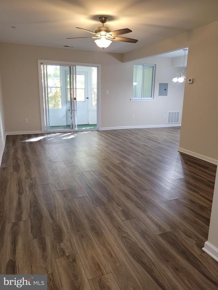 411 North Stiles Avenue #E3 - Photo 3 of 14