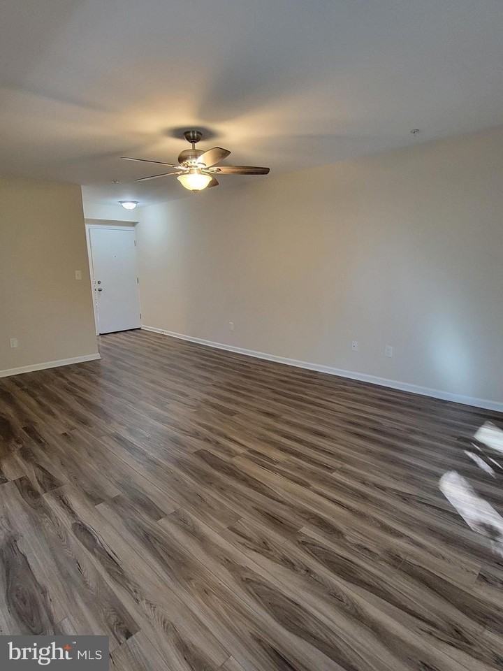 411 North Stiles Avenue #E3 - Photo 5 of 14