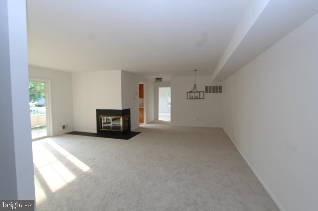 101 Claridge Ct Apt 1 #1 - Photo 4 of 23