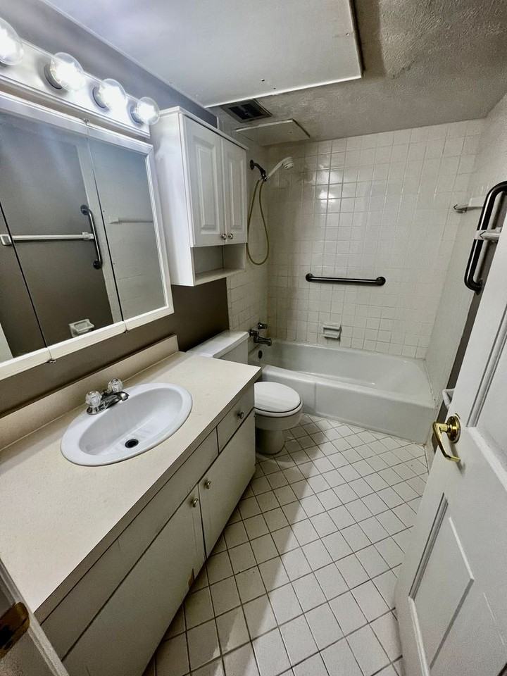 38 Dillman Dr - Photo 7 of 13