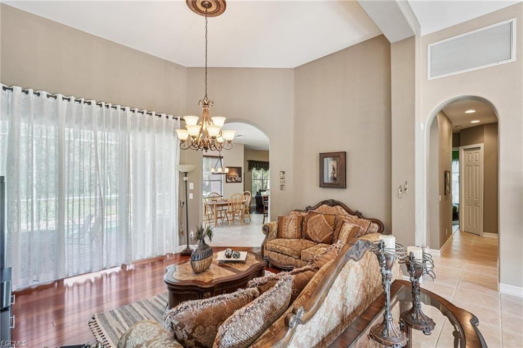 2621 Golden Gate Blvd W - Photo 5 of 8