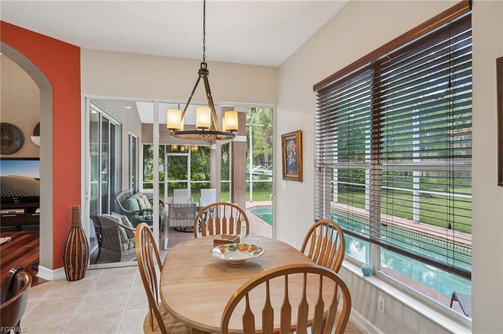 2621 Golden Gate Blvd W - Photo 6 of 8