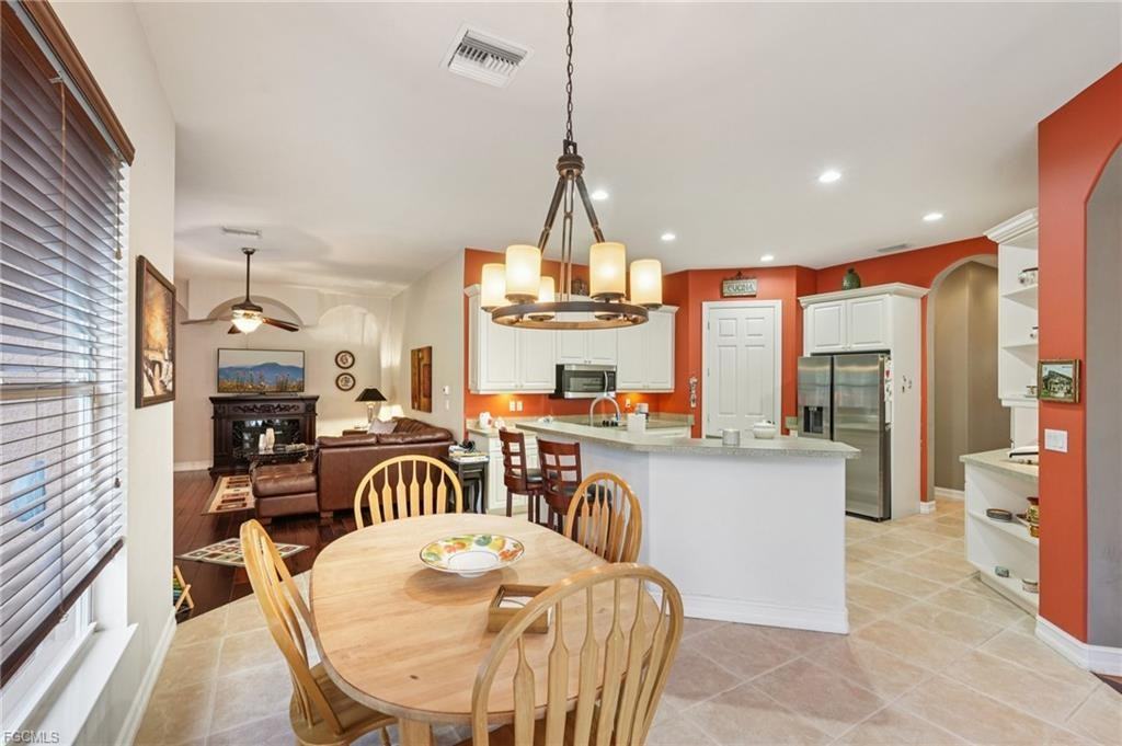 2621 Golden Gate Blvd W - Photo 7 of 8