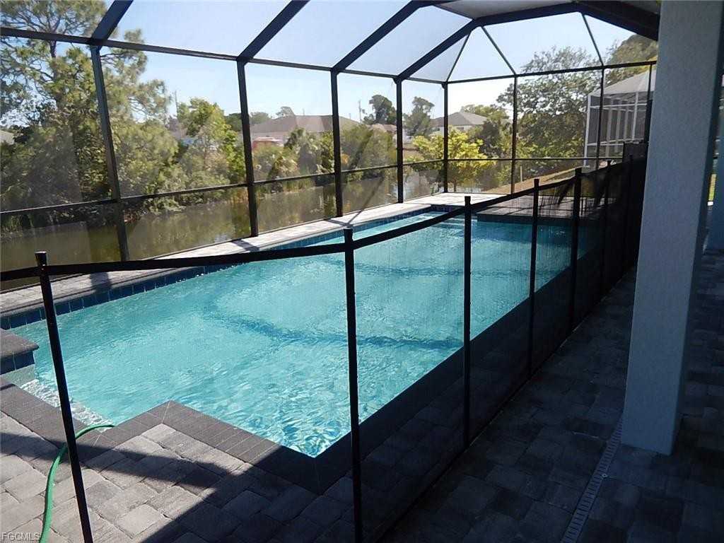 1113 Sw 1st Ter - Photo 4 of 8