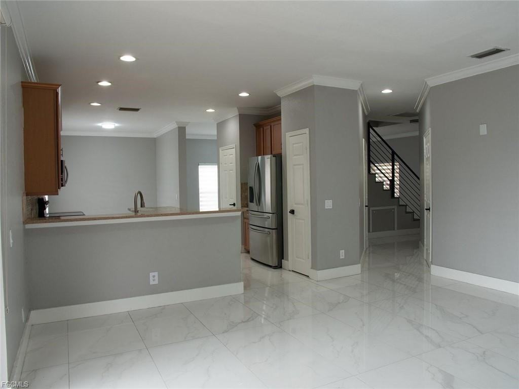 2822 Inlet Cove Ln W - Photo 4 of 8