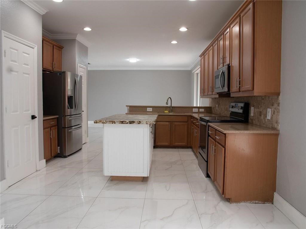 2822 Inlet Cove Ln W - Photo 5 of 8