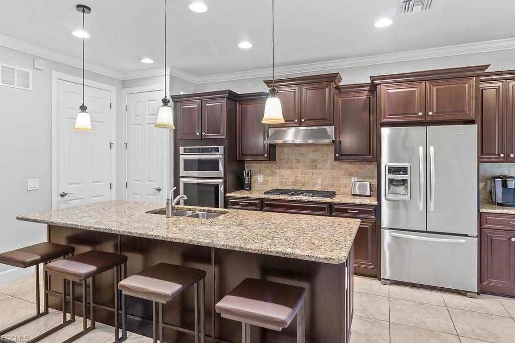 16133 Camden Lakes Circle - Photo 2 of 8