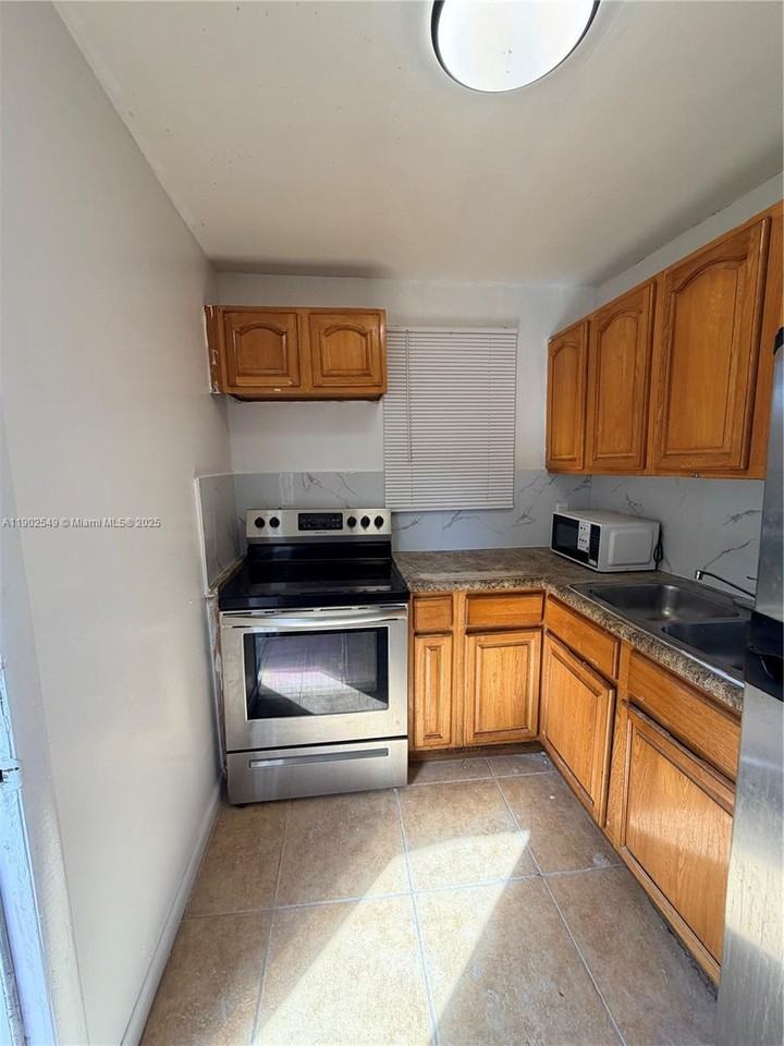 1936 Nw 71st St - Photo 2 of 8