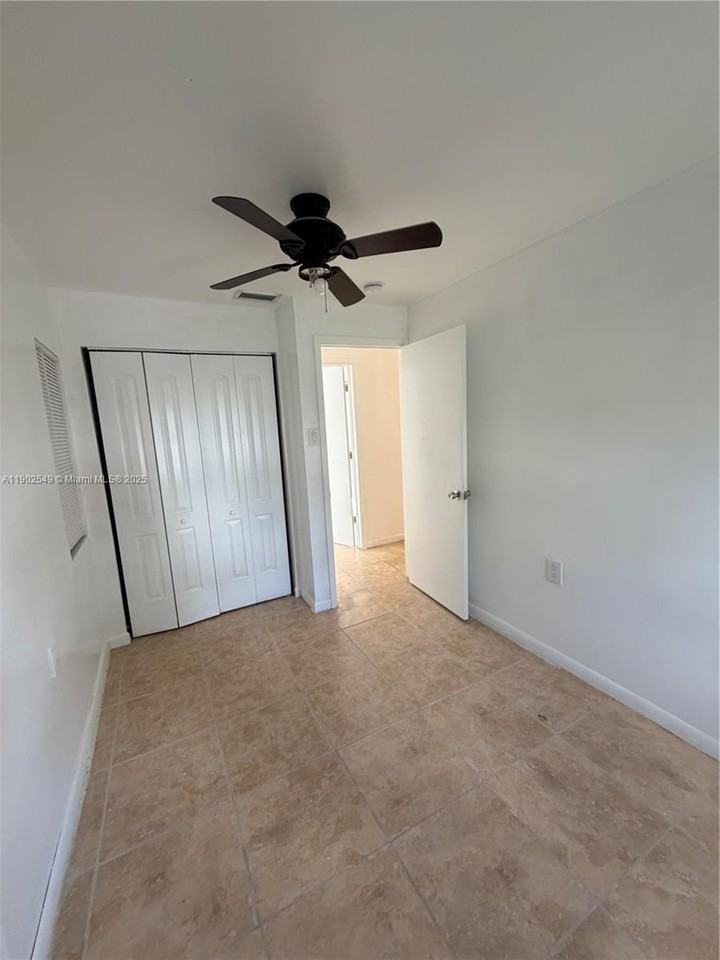 1936 Nw 71st St - Photo 5 of 8