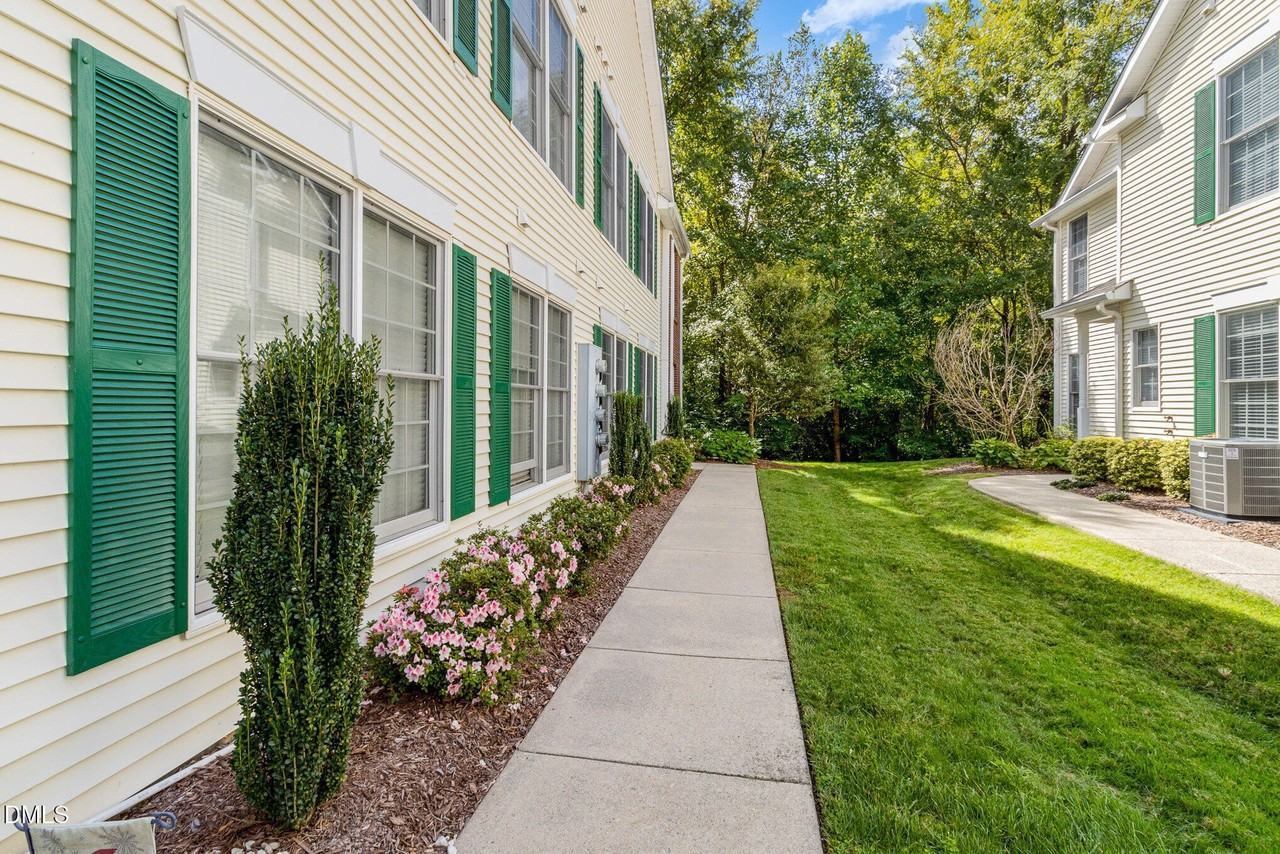 2914 Kudrow Ln - Photo 2 of 25