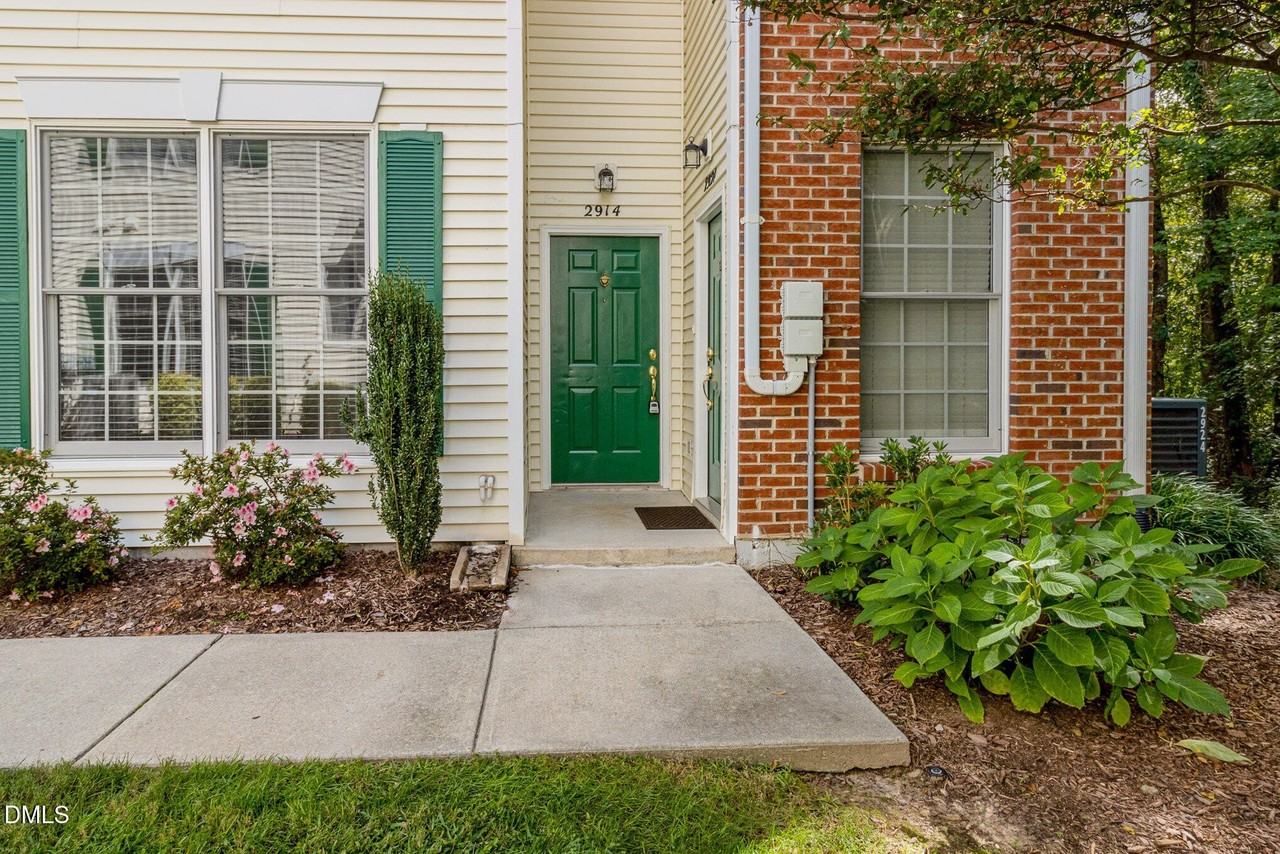 2914 Kudrow Ln - Photo 3 of 25