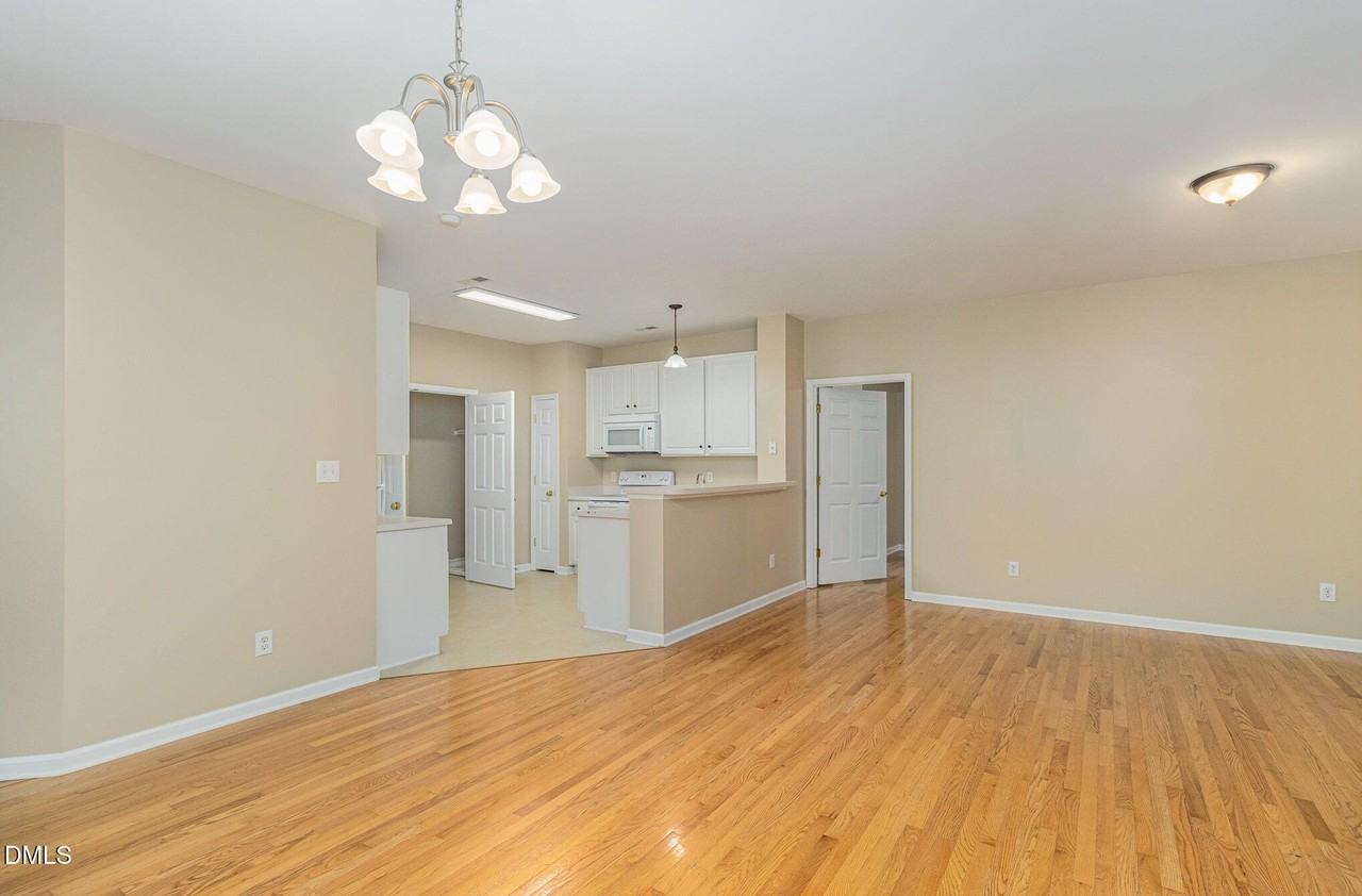 2914 Kudrow Ln - Photo 4 of 25