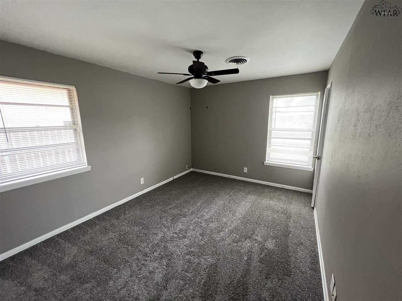 4704 NORTHSHORE DRIVE - Photo 2 of 7