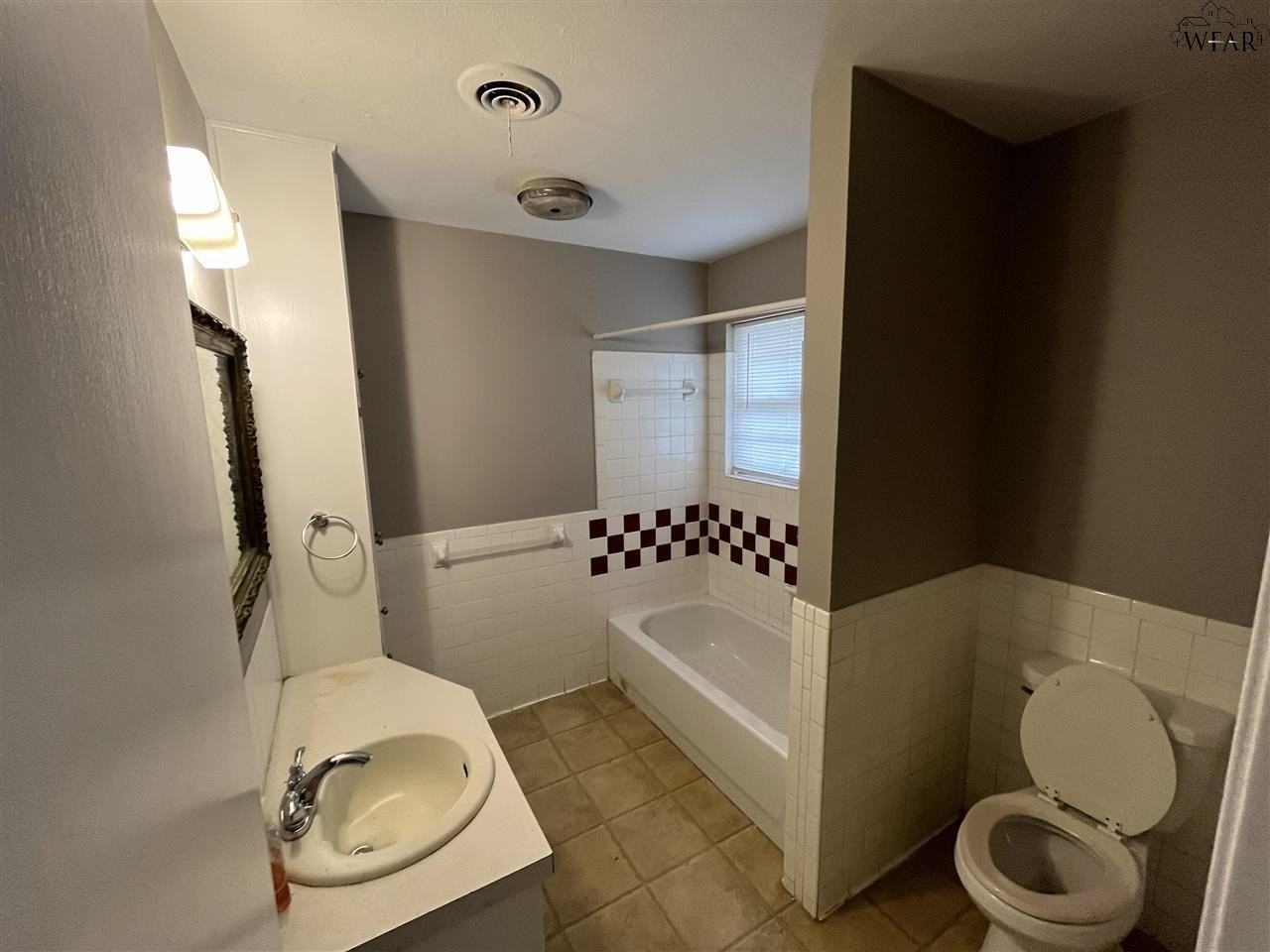 4704 NORTHSHORE DRIVE - Photo 6 of 7