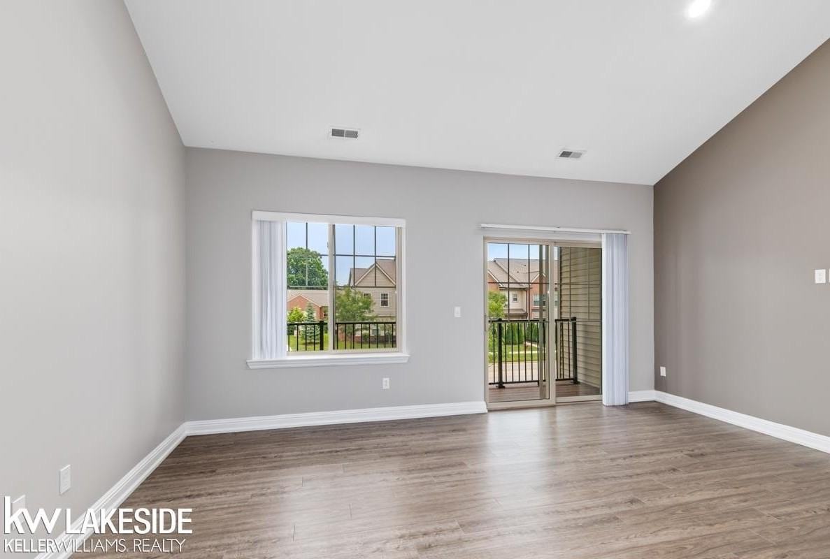 45732 Utica Park Blvd - Photo 3 of 25