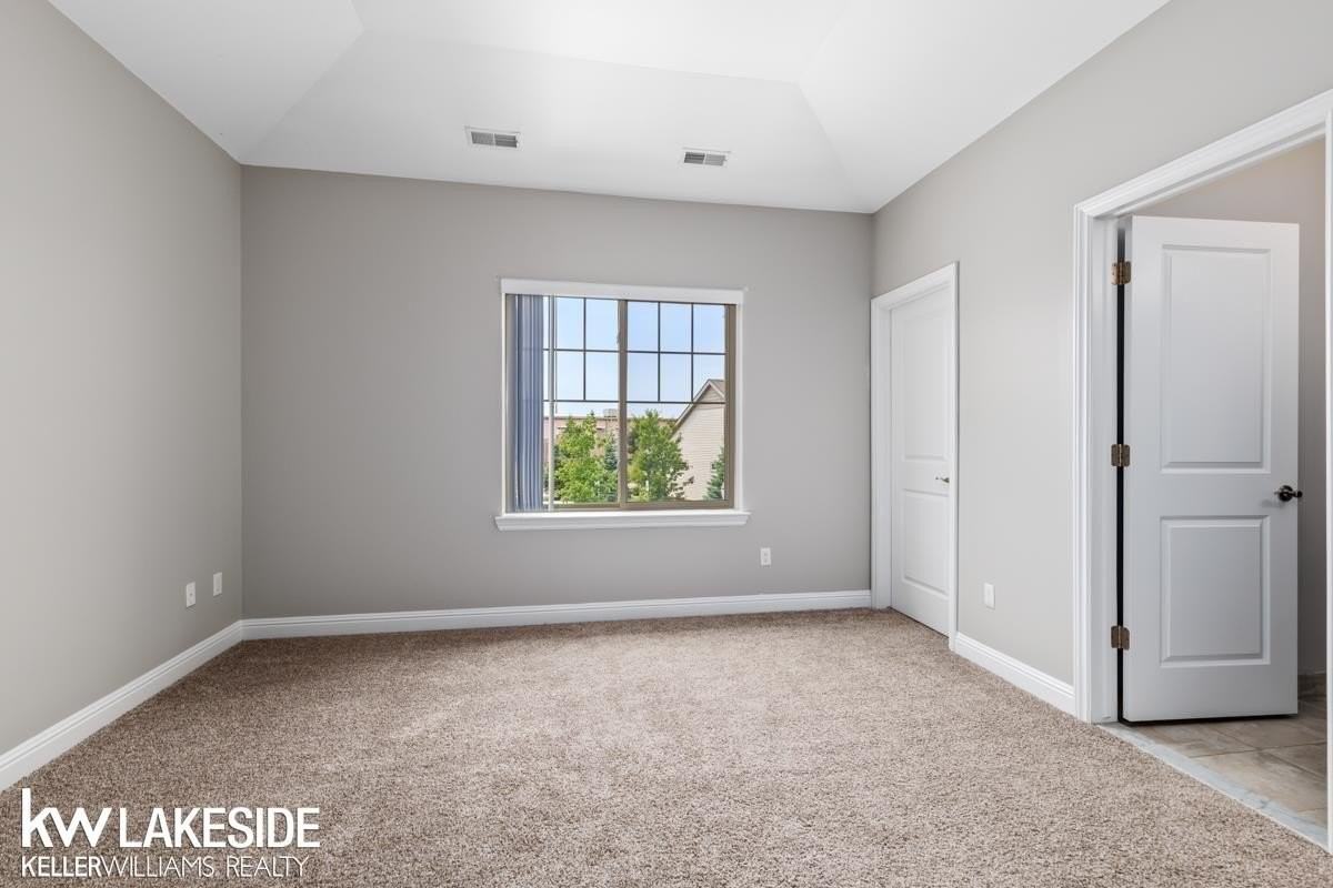 45732 Utica Park Blvd - Photo 6 of 25