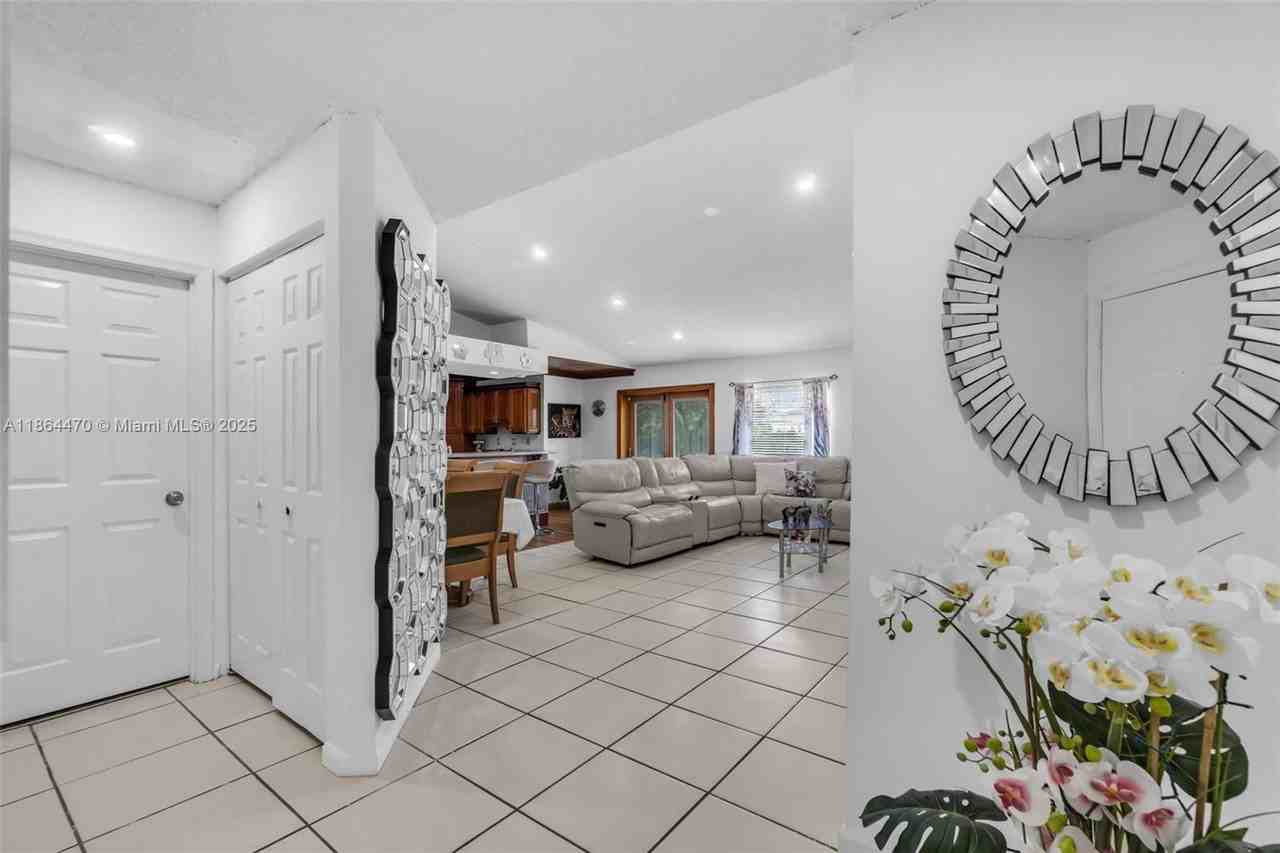 2590 Se 7th Pl - Photo 2 of 8