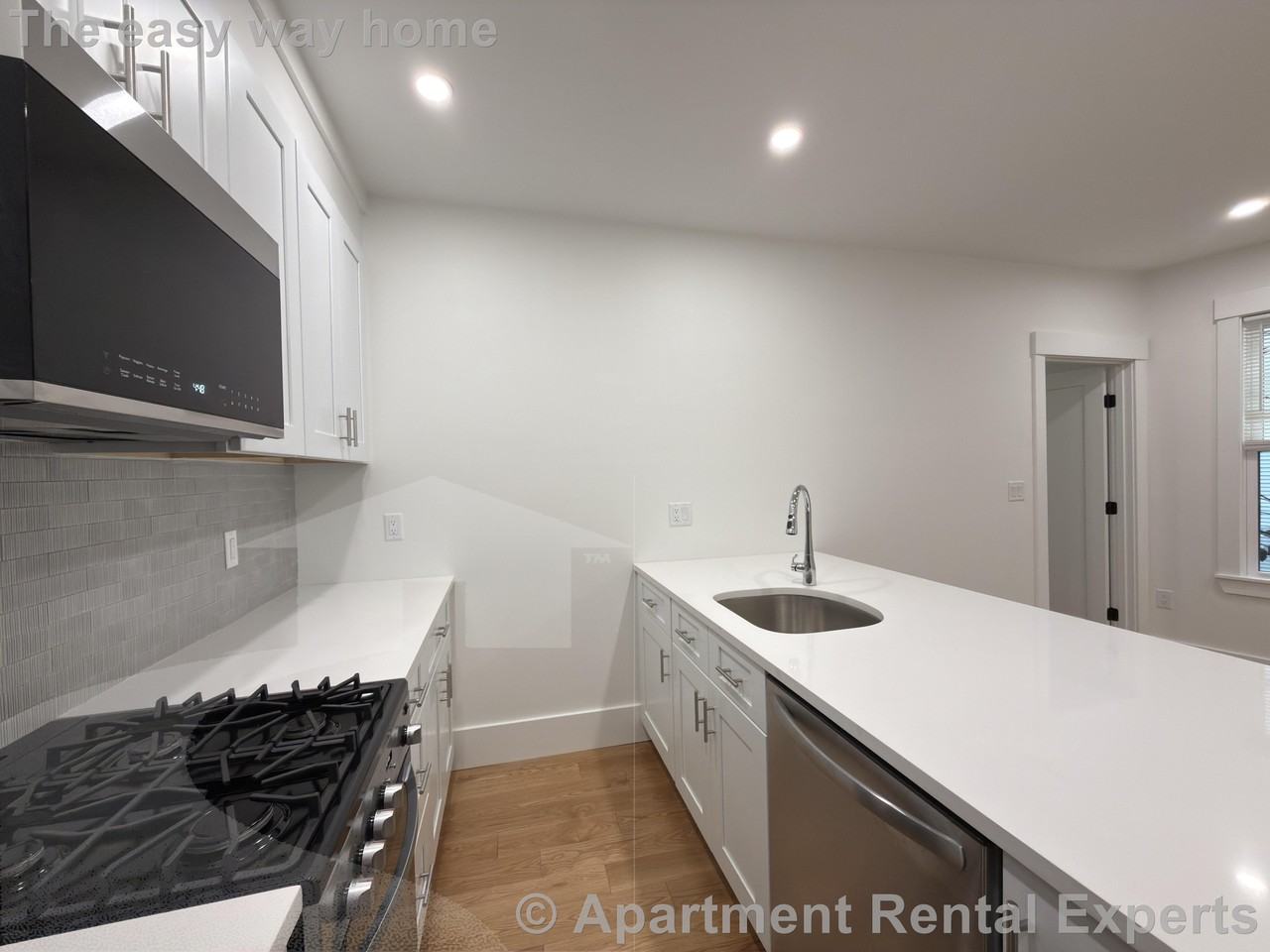 406 Columbia St #1 - Photo 4 of 27