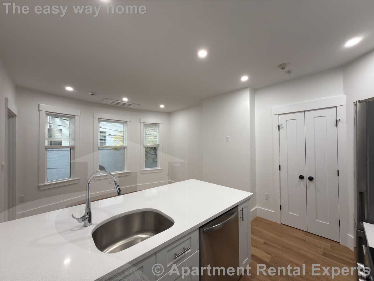 406 Columbia St #1 - Photo 5 of 27