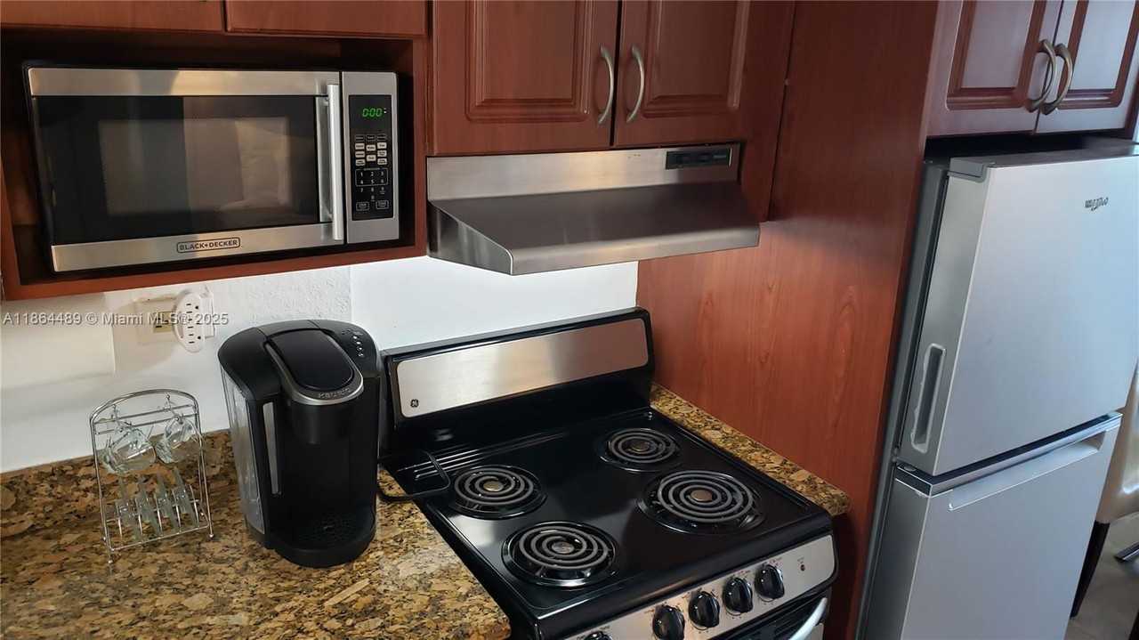 19201 Collins Ave #246 - Photo 4 of 6