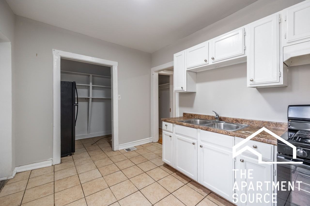 6304 N Oakley Ave #1 - Photo 5 of 14