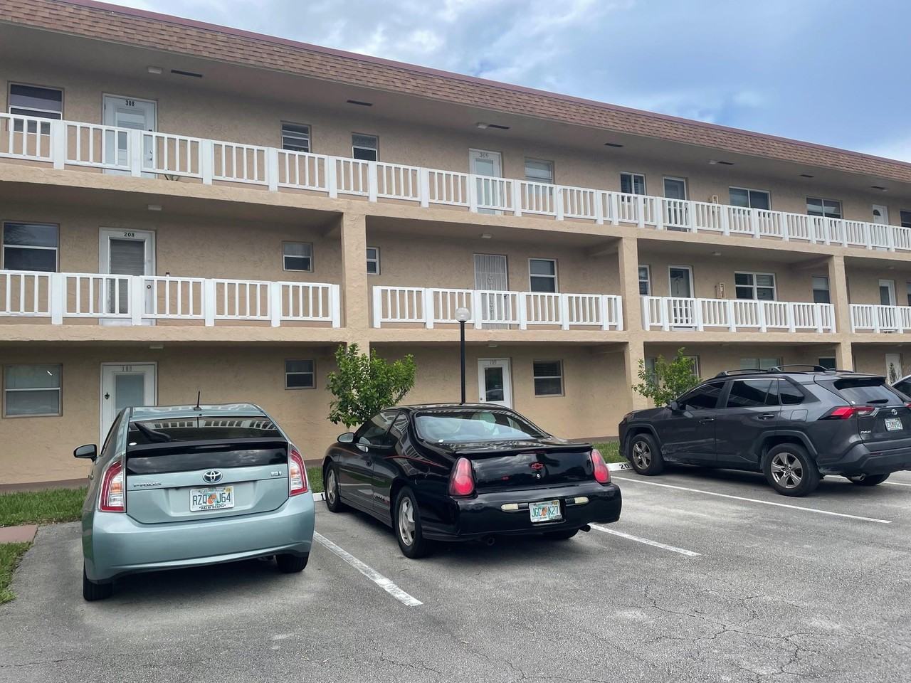 608 Sw Natura Blvd - Photo 2 of 34