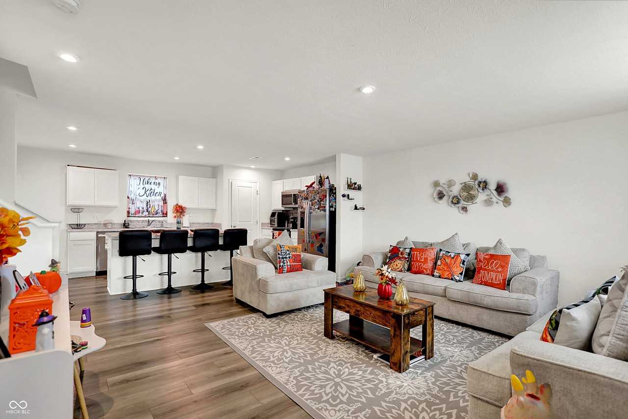 910 Red Hills Ct - Photo 6 of 33